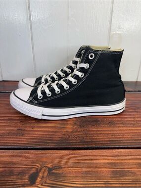 Converse Chuck Taylor All Star High Top Black/White Sneakers Women’s 9 Men’s 7